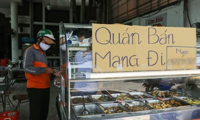 HCMC allows eateries to make deliveries after two months