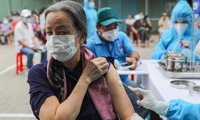 HCMC mulls 'vaccine green pass' for reopening