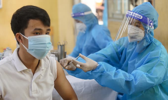 HCMC considers 'green passes' for fully vaccinated, Covid recoveries