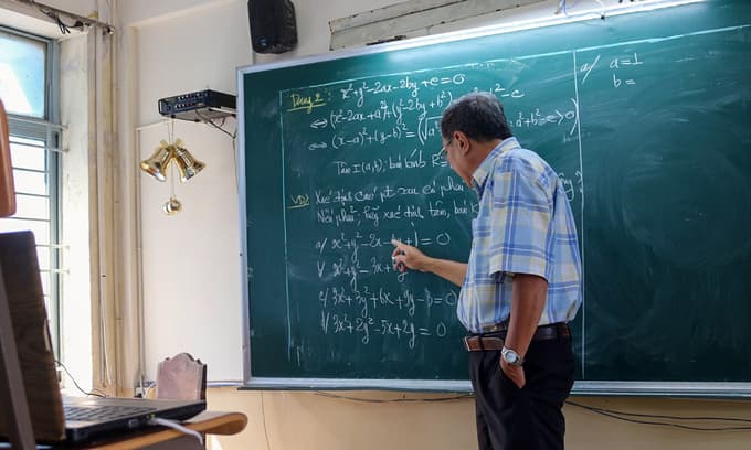 HCMC to let private schools reopen first