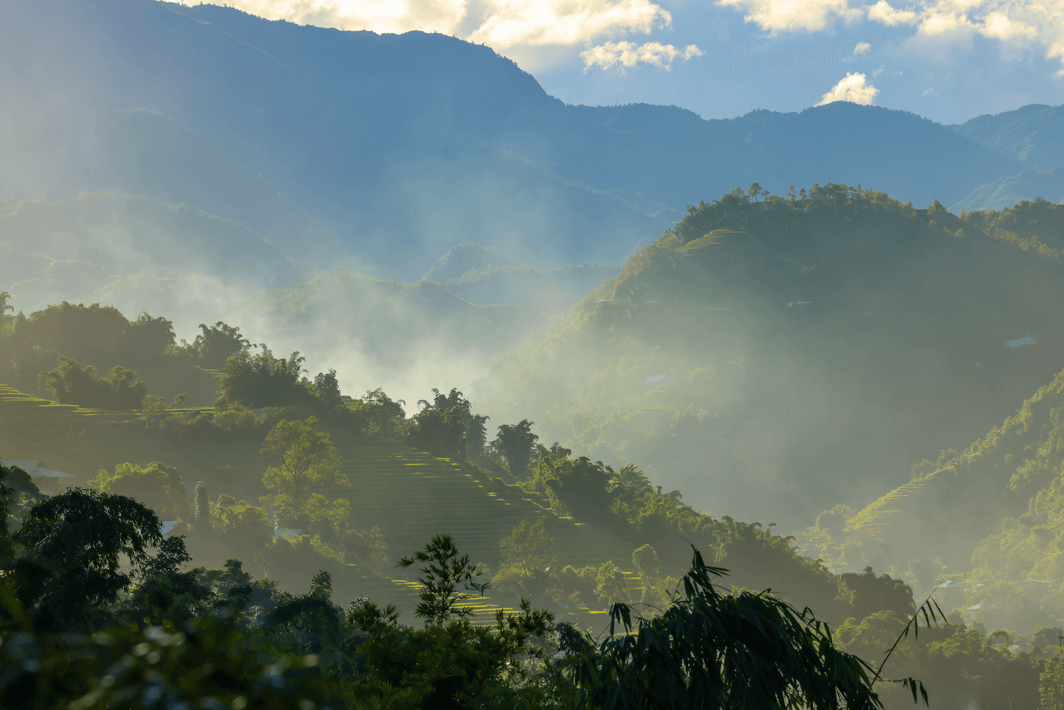Autumn charm adds quiet allure to deserted tourism hotspots