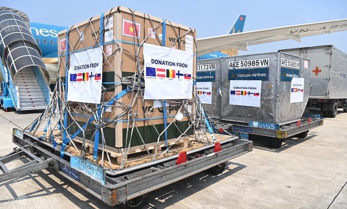 EU vaccine, equipment donations arrive in Hanoi