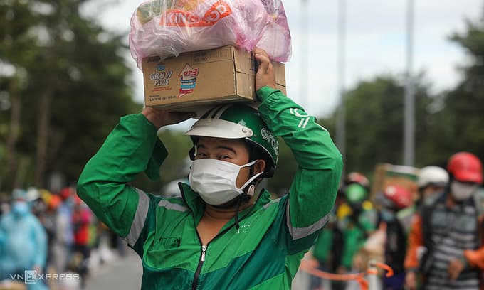 HCMC allows resumption of inter-district delivery services