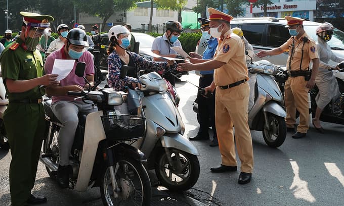 Hanoi discards travel paper requirements in low-risk areas