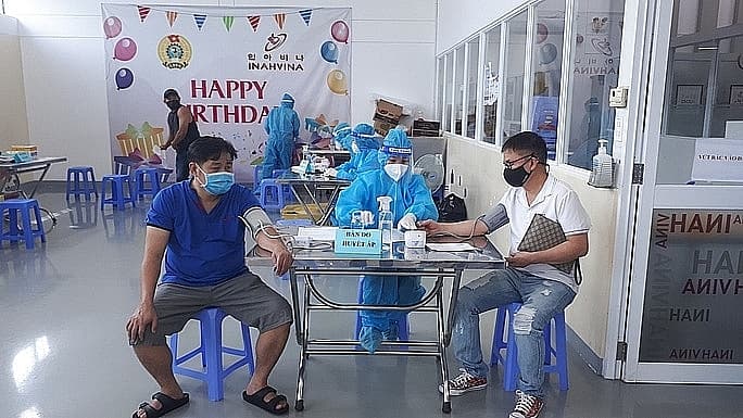 Businesses look forward to the day HCM City relaxes social distancing
