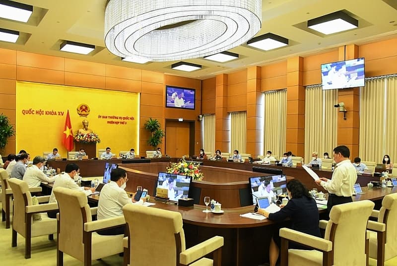 100% of Standing Committee of the National Assembly votes for issuing Resolution on tax exemption and reduction