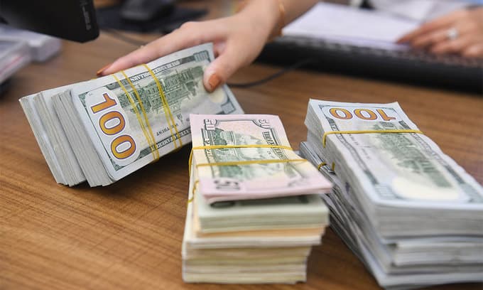 Dollar could reverse fall against dong next year: HSBC