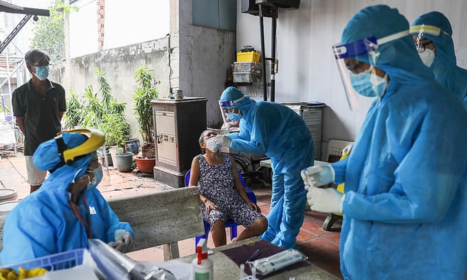HCMC should stop costly mass Covid testing: experts
