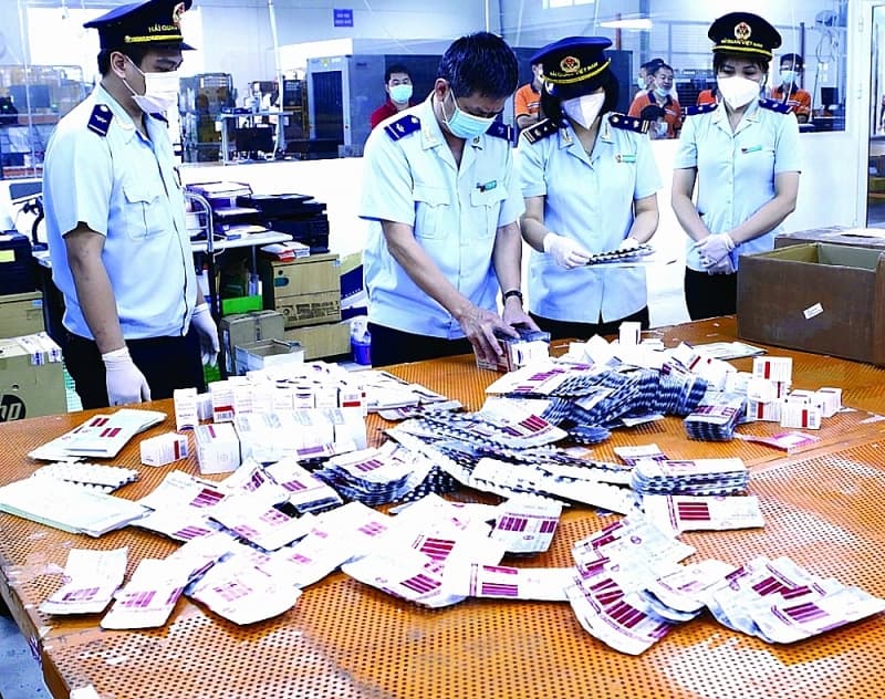 Many cases of smuggling medicines and medical equipment serving for pandemic prevention stopped