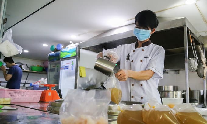 HCMC eateries find the going sluggish