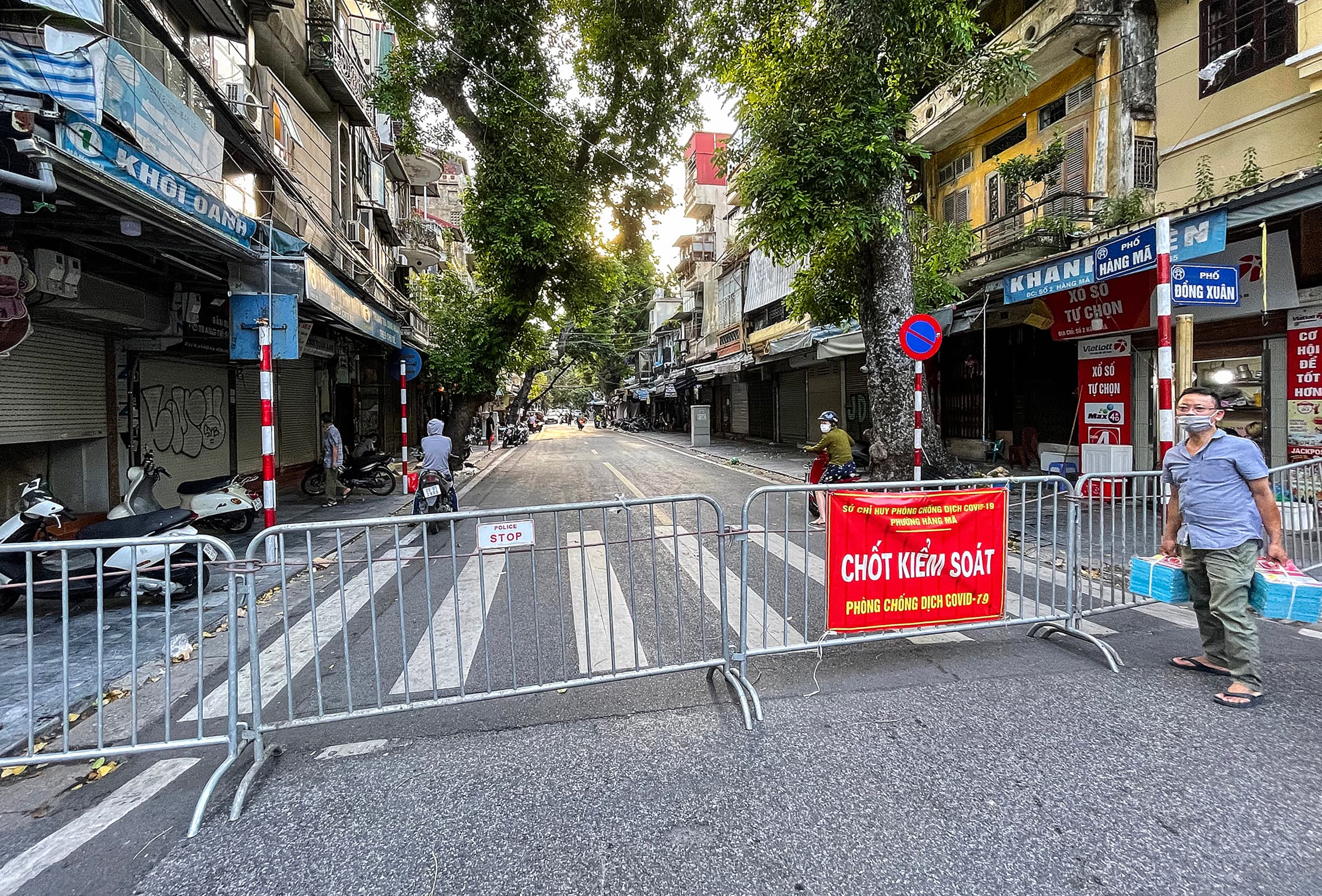 No glow on Hanoi’s lantern street as Mid-Autumn Festival approaches