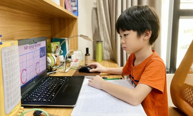Pandemic enforces remote learning in 24 of Vietnam's 63 localities