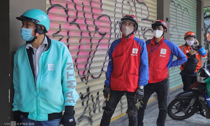 Don’t charge extra for rush hour deliveries, HCMC tells businesses