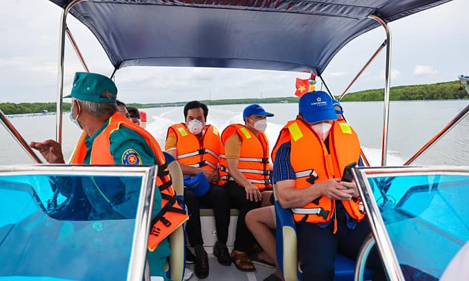 Frontline Covid-19 workers kick off HCMC tourism revival