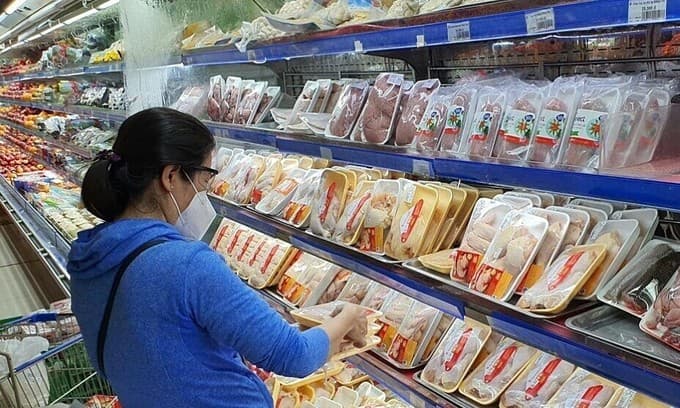 HCMC supermarkets welcome customers in low risk areas