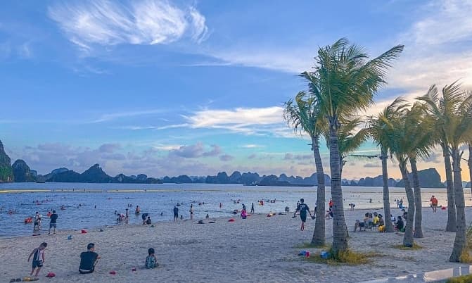 Covid under control, Quang Ninh reopens intra-provincial tourism
