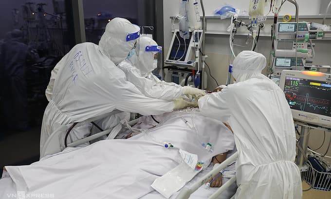 Vietnam mulls stem cells, plasma for Covid-19 treatment