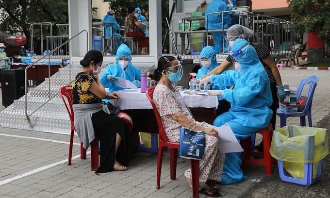 HCMC receives 666,000 more Pfizer, AstraZeneca doses