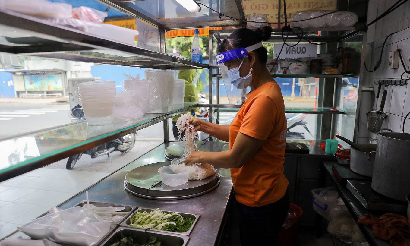 HCMC landlords should halve rent for F&B businesses: experts