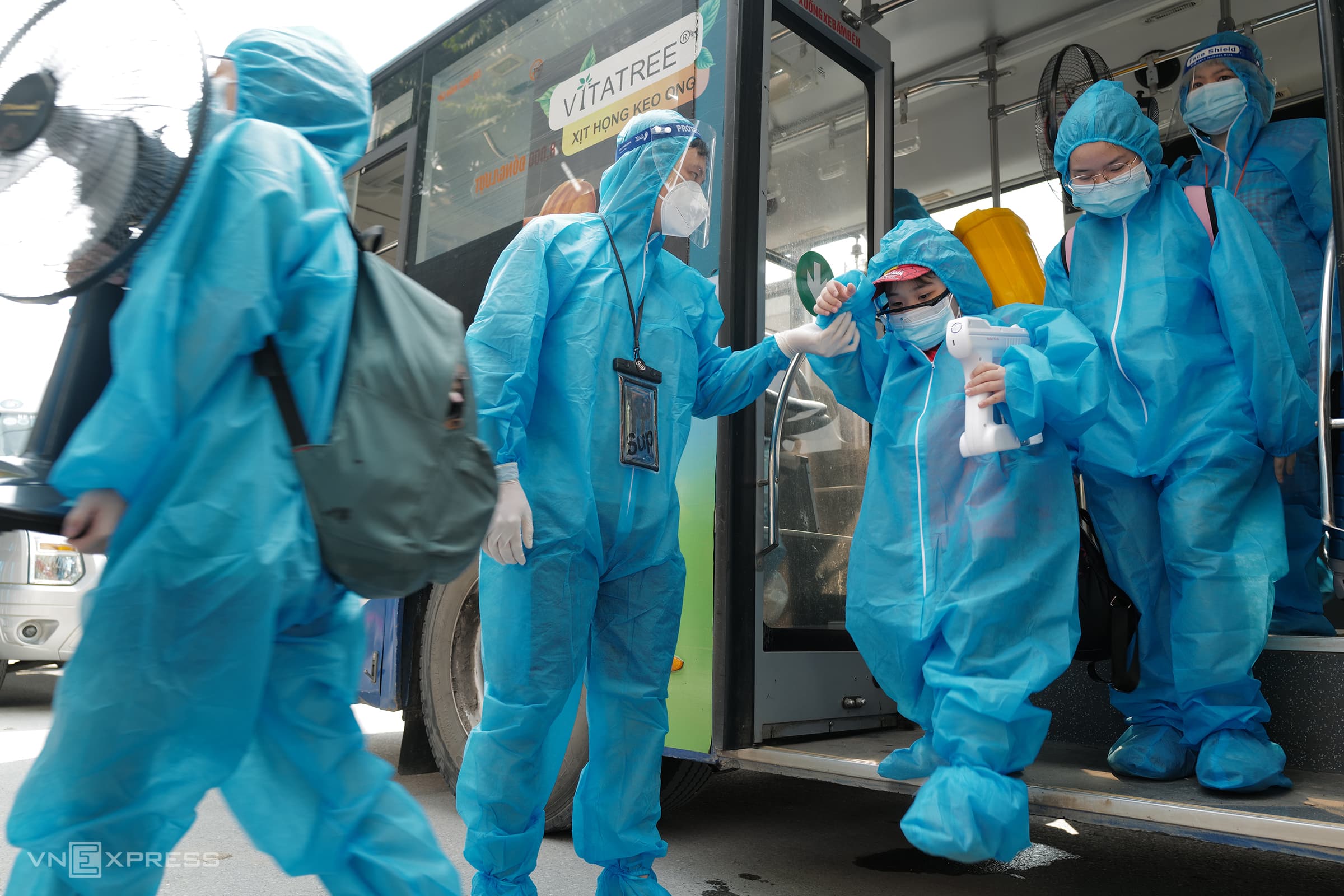 Hanoi lifts lockdown on largest Covid-19 hotspot