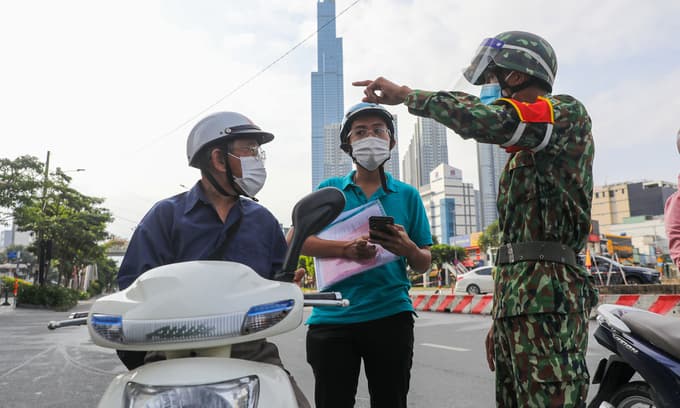 Military units to remain in HCMC after Covid restrictions lifted