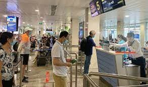 Ha Noi reopens air routes to HCMC, Da Nang