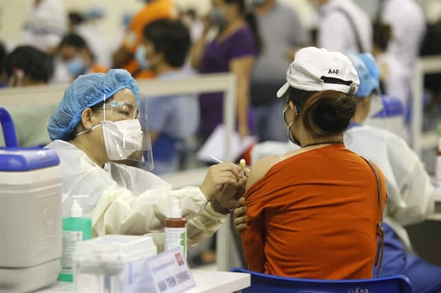 Rapid vaccination and targeted policies key to Việt Nam’s endemic growth