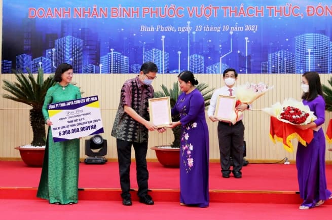 Japfa Donates VND6 billion Worth of Medical Equipment To Field Hospital in Binh Phuoc Province