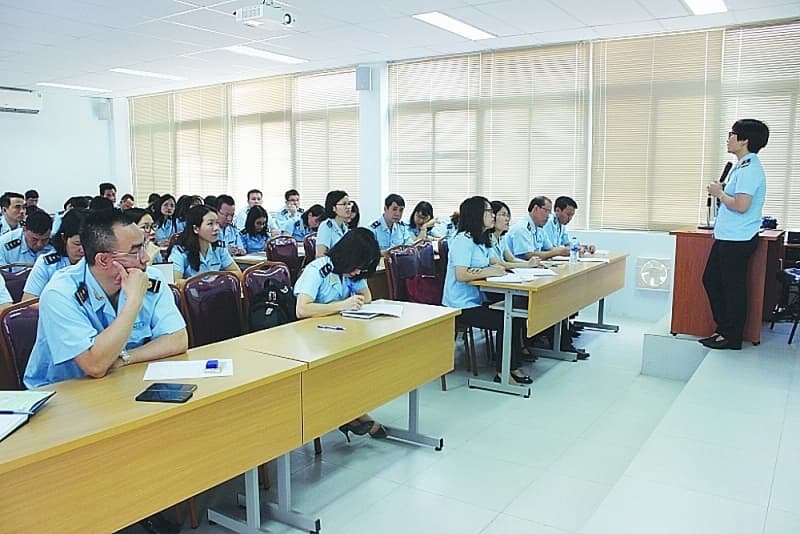 Develop human resources to meet requirements of Digital and Smart Customs model