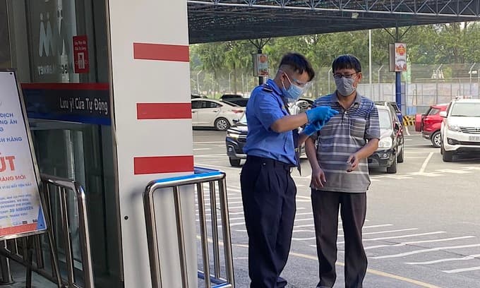 Mixed bag imposing Covid safety regulations in HCMC
