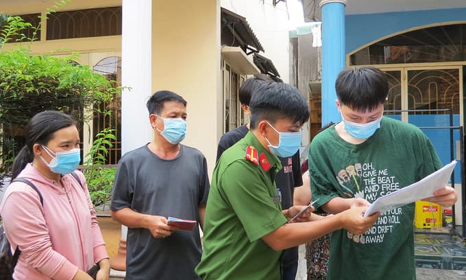 HCMC districts cash-strapped for Covid support