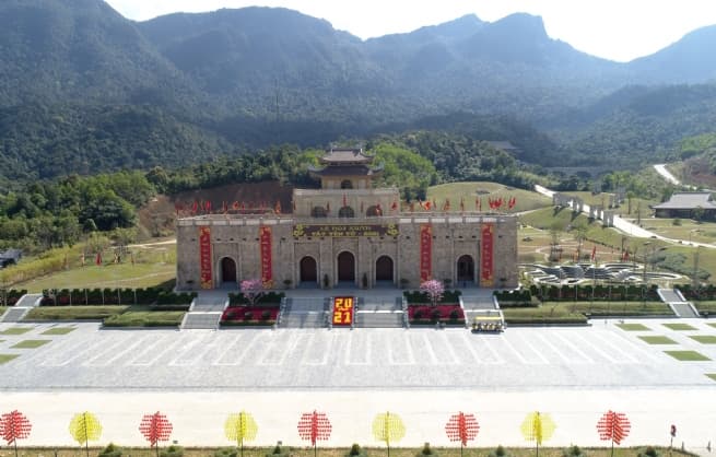 Tay Yen Tu Spreading Buddhist Emperor’s Imprints