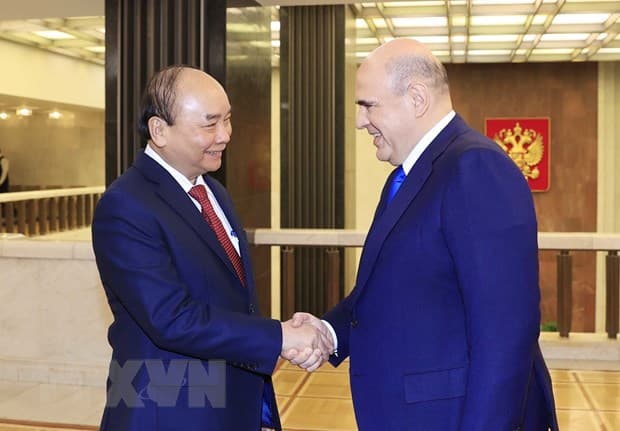 President Nguyen Xuan Phuc meets Russian Prime Minister, top legislators
