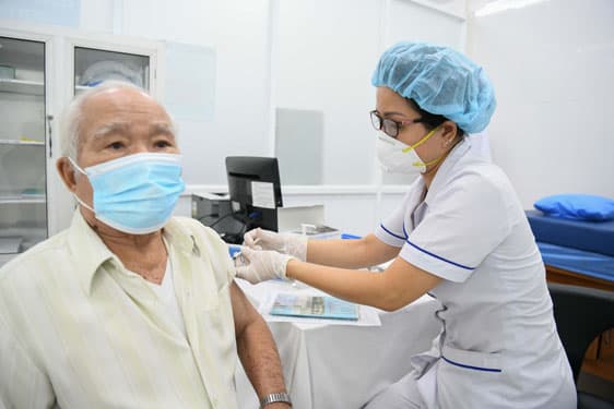 Gov’t demands fastest vaccine rollout for elderly people