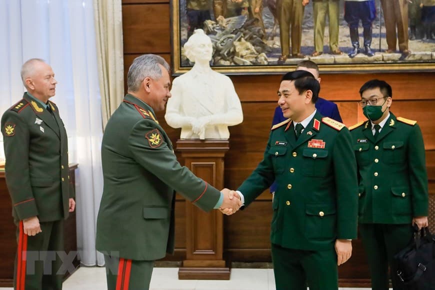 Vietnamese, Russian Defense Ministers hold talks in Moscow