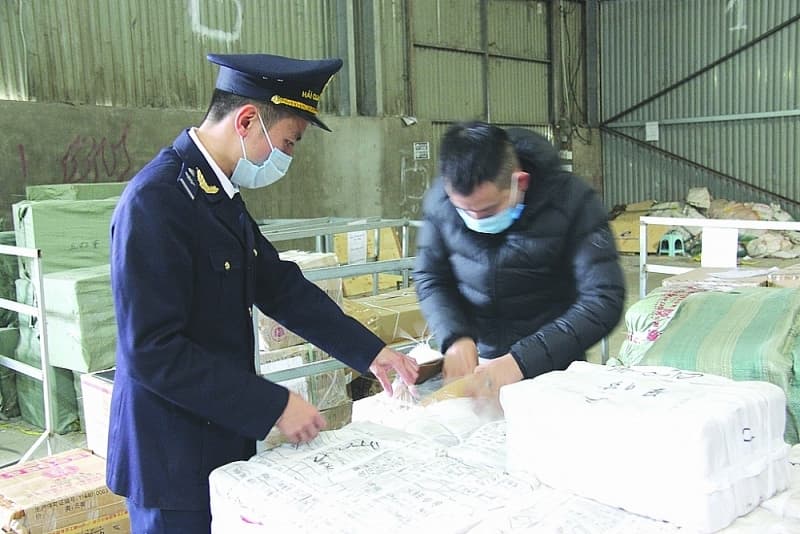 Lang Son Customs prevents smuggling and trade fraud at the end of the year