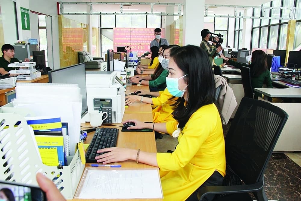 Lang Son Customs strictly controls goods sent via express delivery and post