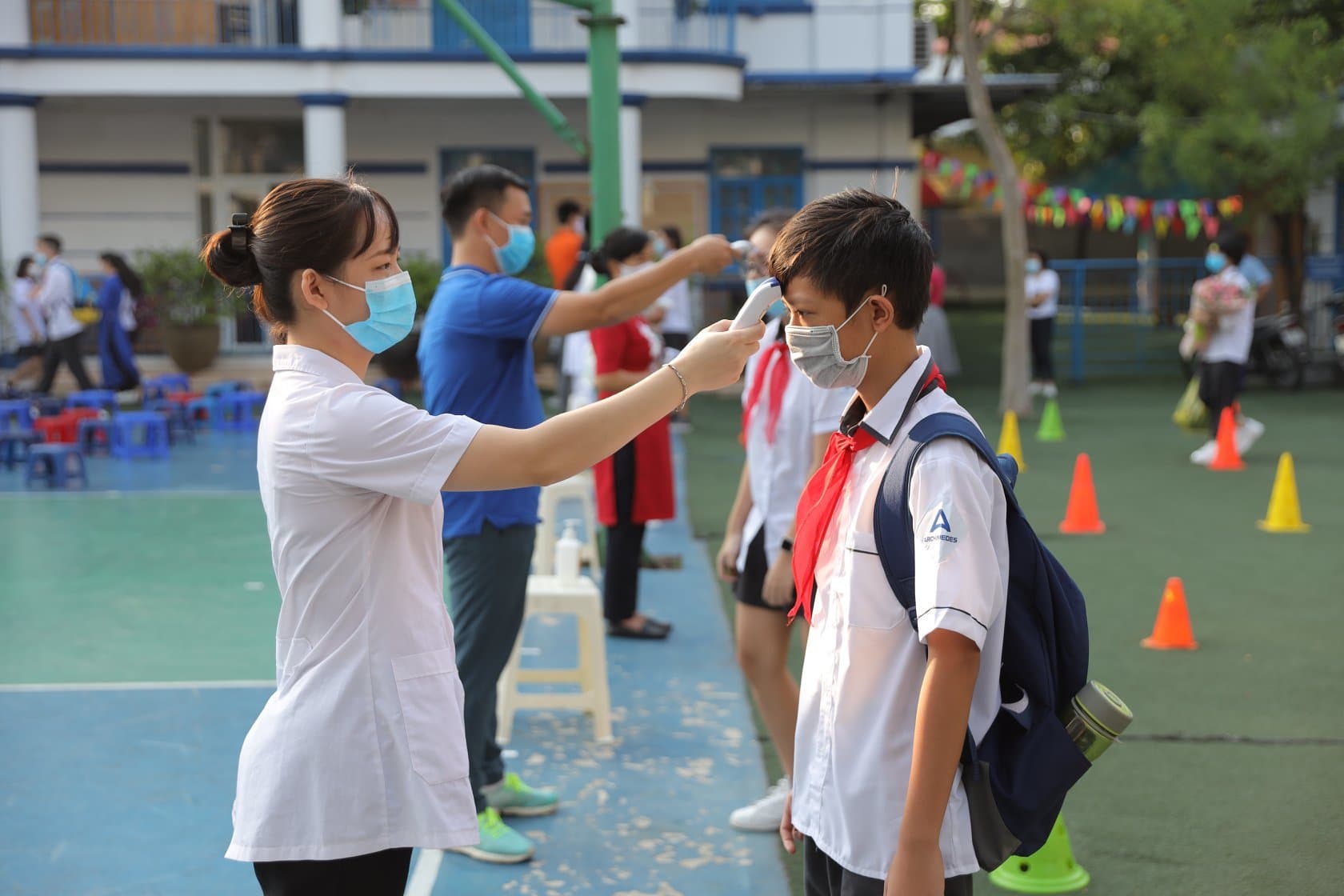 Ha Noi reopens physical schools in 17 outskirt districts