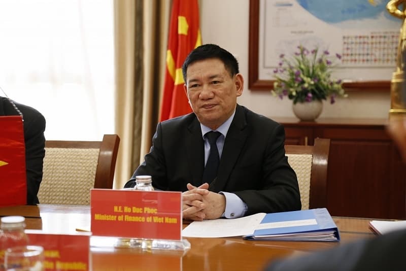 Minister of Finance Ho Duc Phoc works with Korean Ambassador to Vietnam