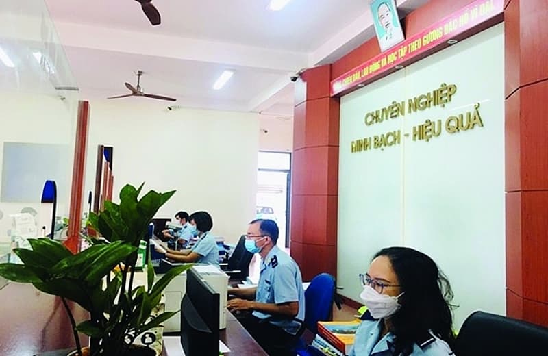 Quang Nam Customs make efforts to collect revenue during difficulties