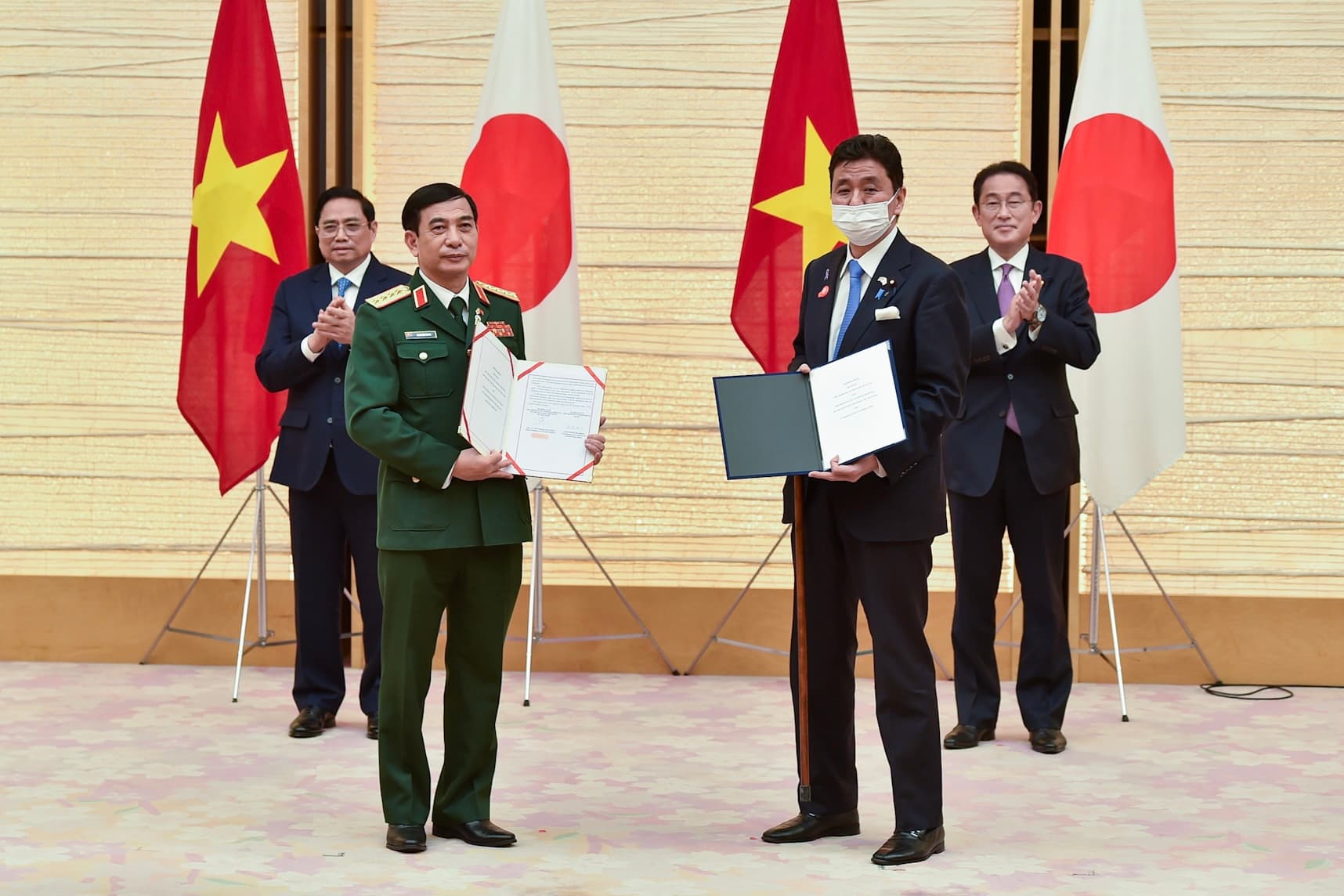 Viet Nam, Japan sign 11 cooperative agreements