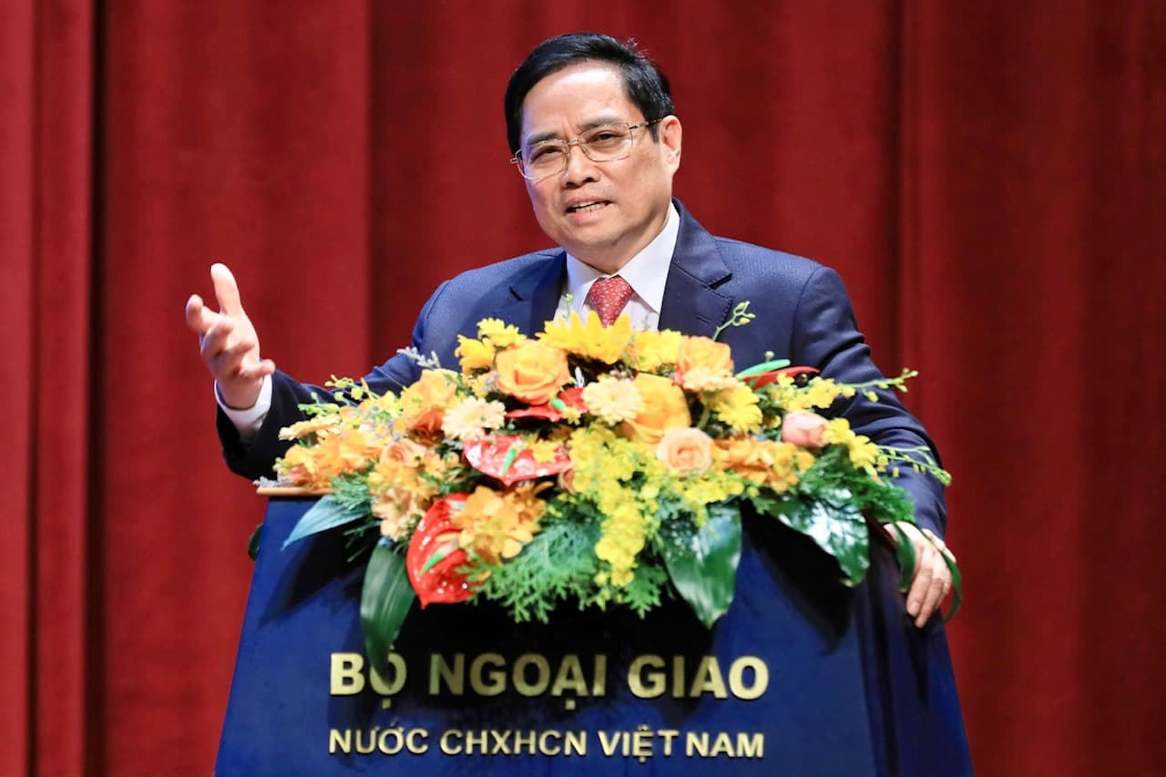 Viet Nam does not take side, PM reaffirms