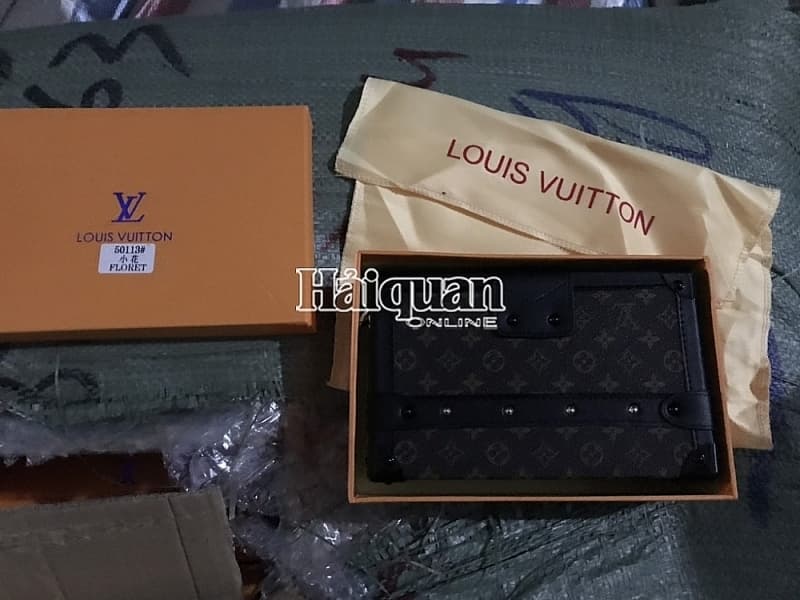 Counterfeit goods are sold widely, advertising indifferently on social networks