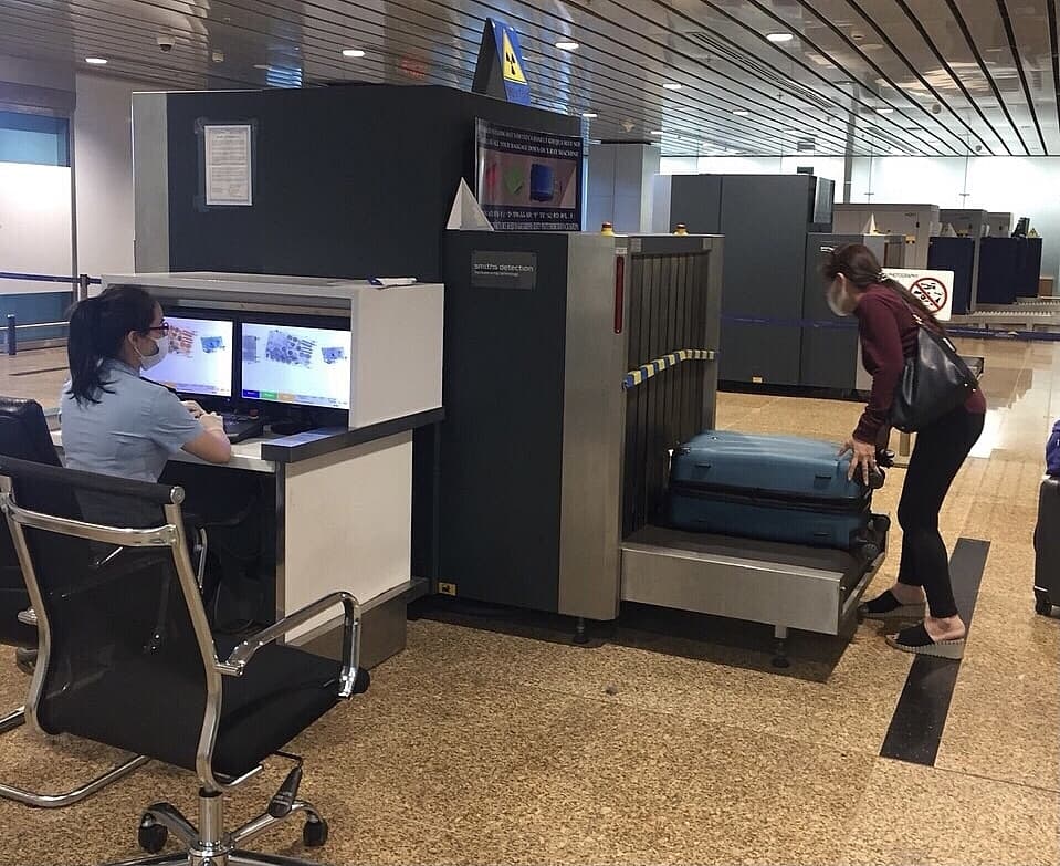 Khanh Hoa Customs conducts customs clearance for first international tourists holding vaccination passports
