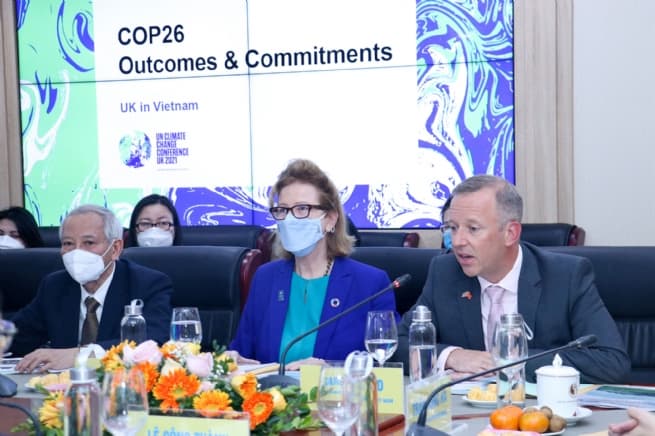 Vietnam on Right Track of Global Development Trend