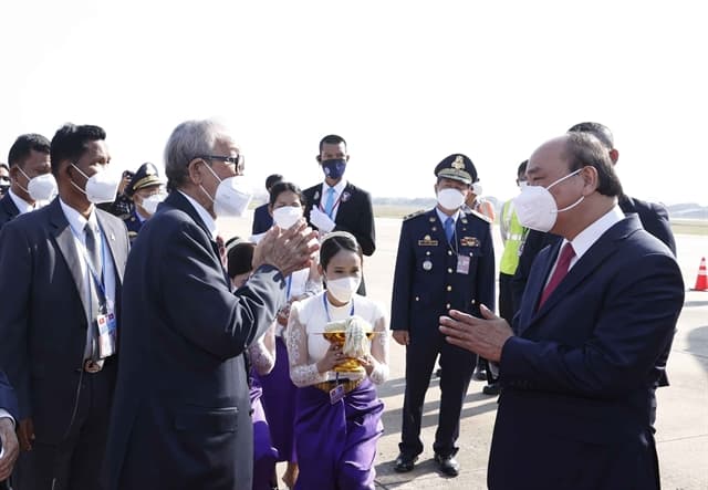 President Nguyễn Xuân Phúc starts State visit to Cambodia