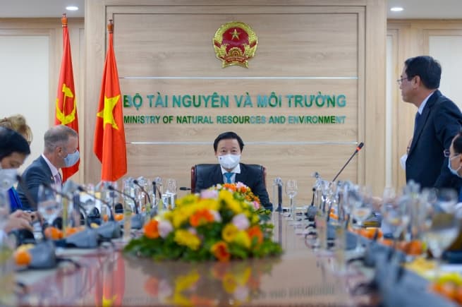 Vietnam on Right Track of Global Development Trend