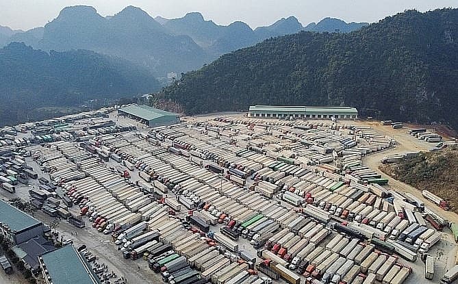 Lang Son: Reducing fees to support drivers, enterprises stuck at border gate