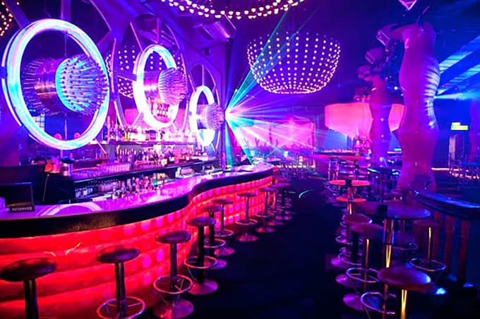 HCMC allows bars, dance clubs, karaoke parlors to re-open from next week
