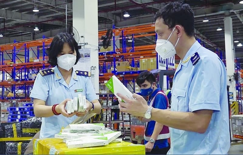 Hanoi Customs accompanies businesses during pandemic